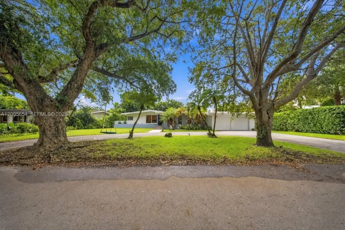 3680 Battersea Rd, Miami: photo 1 of 22