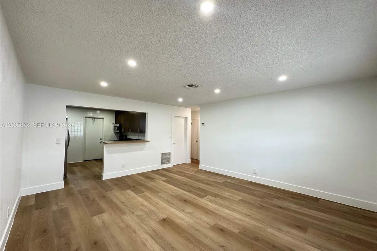 124 NW 2nd Ave #A, Hallandale Beach: photo 1 of 30