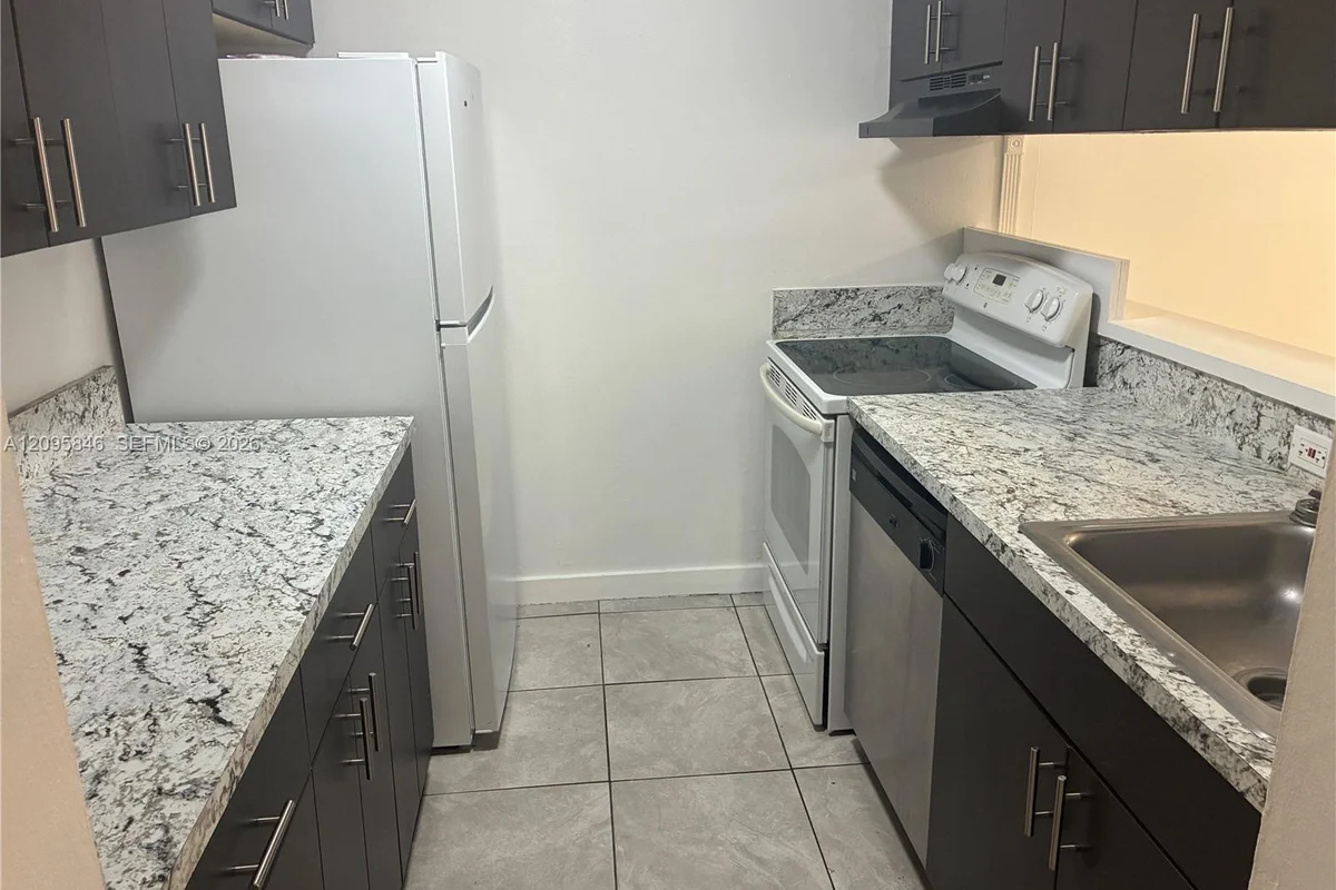 10801 SW 109th Ct #D203, Miami: photo 1 of 31