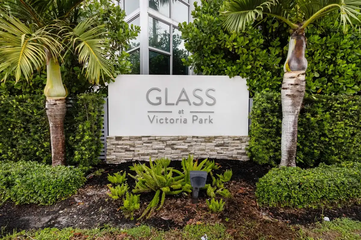 606 NE 8th Ave, Fort Lauderdale: photo 1 of 44