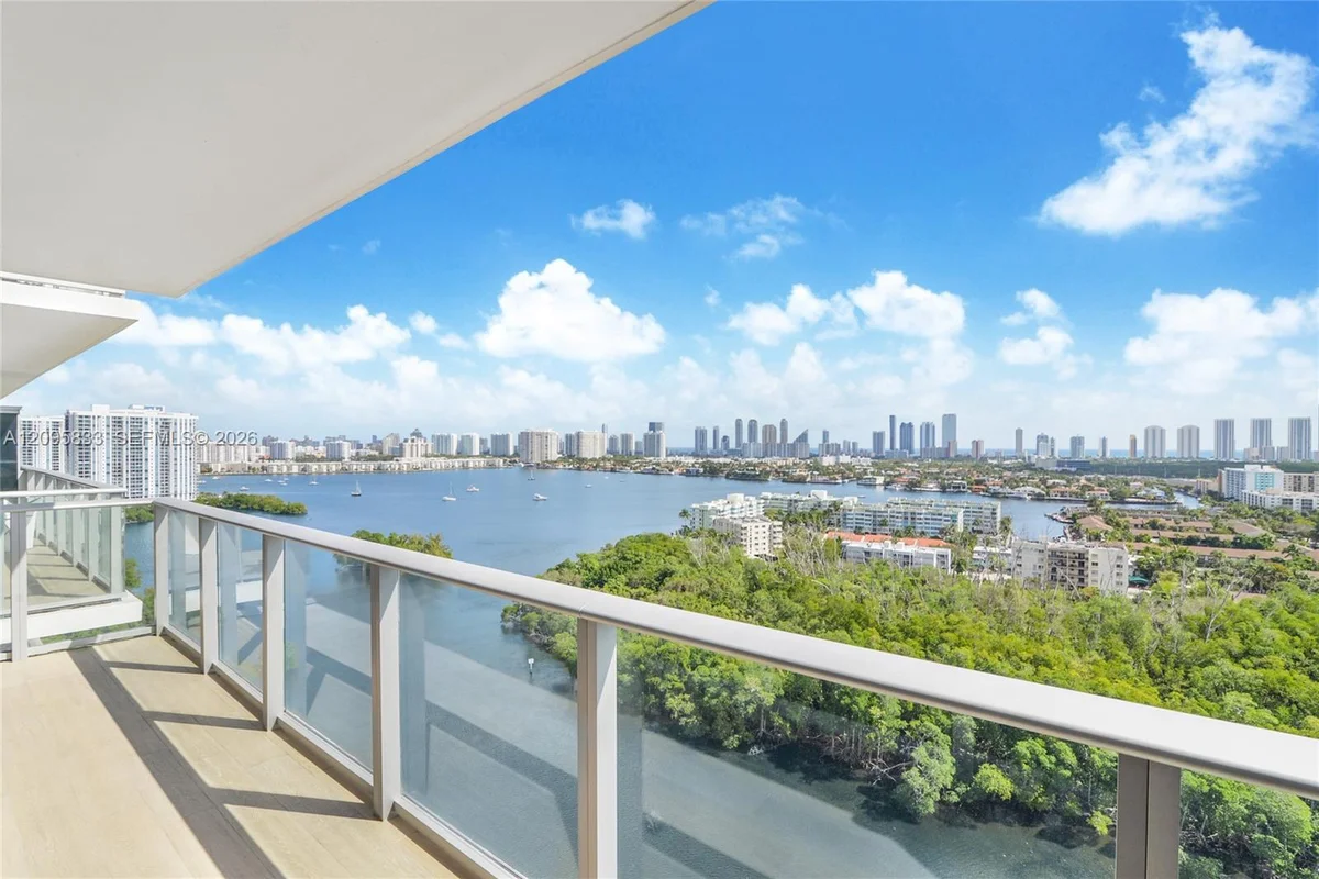 16385 Biscayne Blvd #2017, North Miami Beach: photo 1 of 25