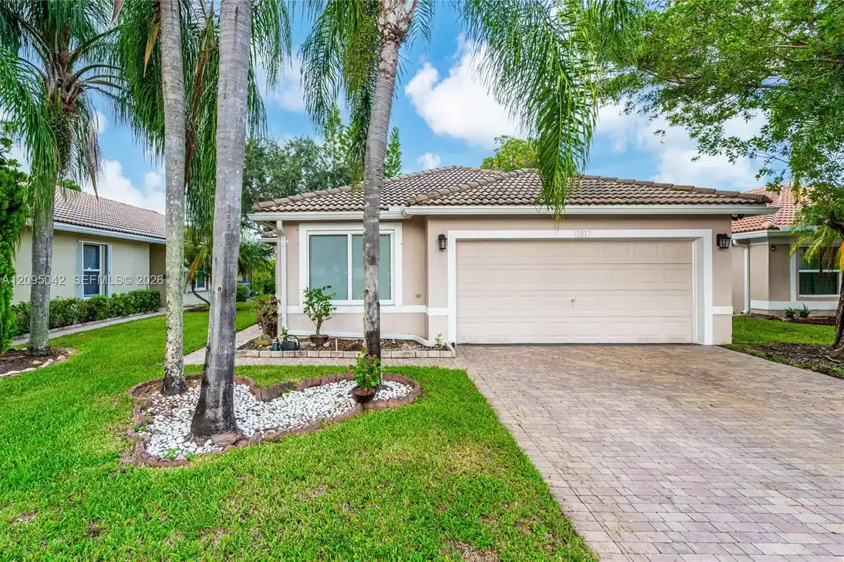 11817 SW 7th St, Pembroke Pines: photo 1 of 35
