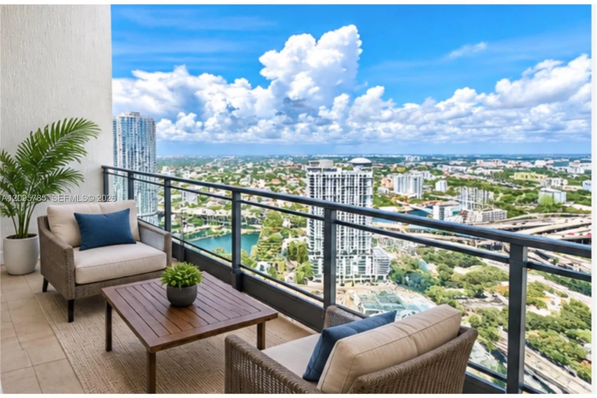 90 SW 3rd St #PH-10, Miami: photo 1 of 22