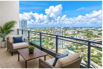 90 SW 3rd St #PH-10, Miami: photo 1 of 22