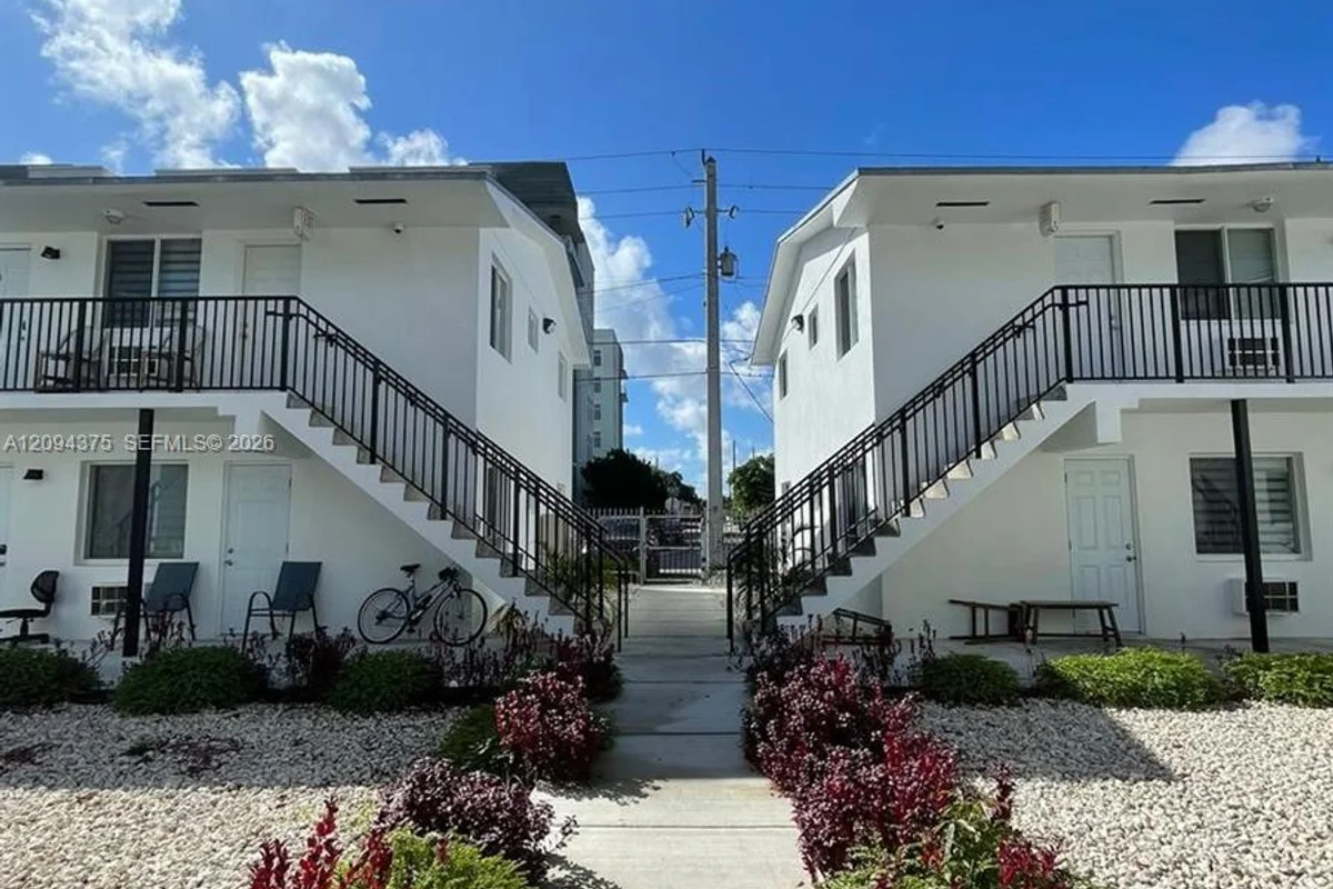 749 NW 60th St #3, Miami: photo 1 of 24