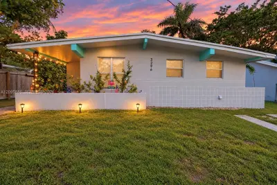 3296 William Ave, Miami: photo 1 of 19