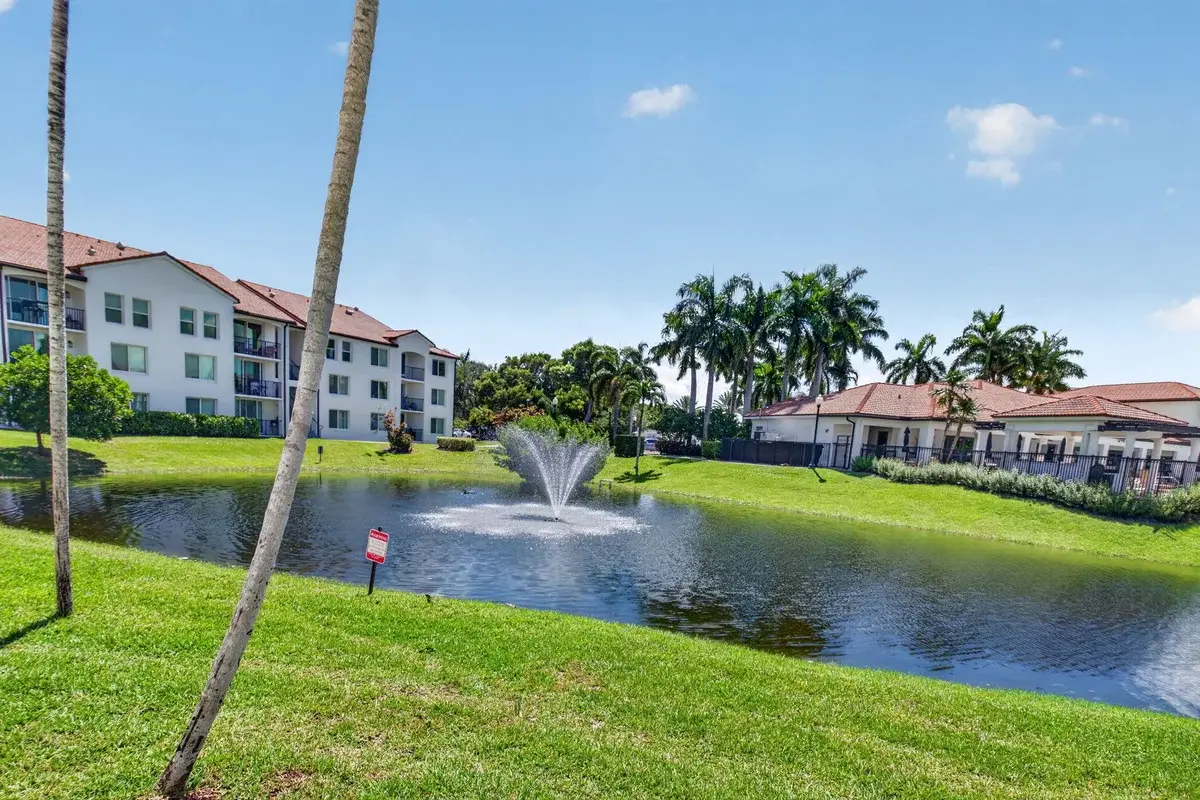 417 Villa Cir, Boynton Beach: photo 1 of 55