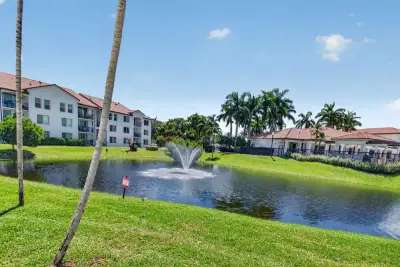 417 Villa Cir, Boynton Beach: photo 1 of 55