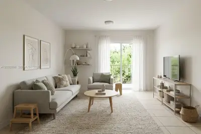 1300 NE 109th St #303, Miami: photo 1 of 9