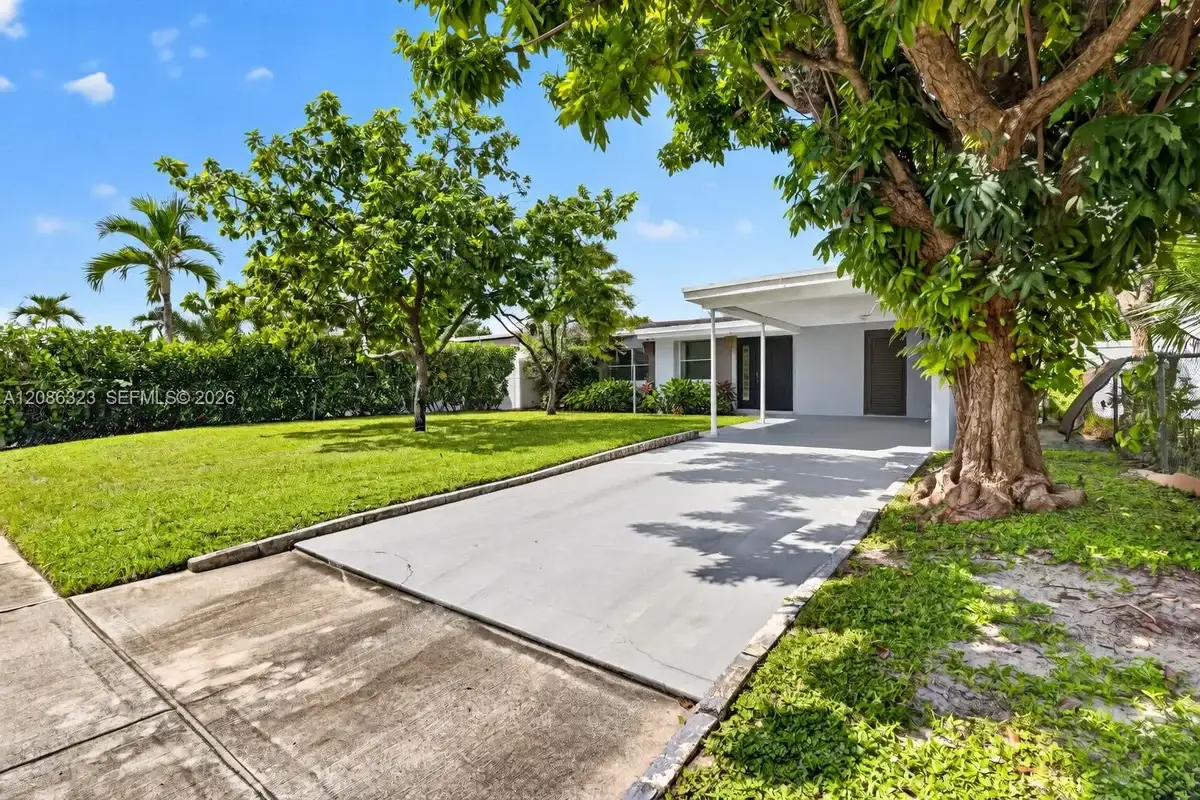 5317 NE 5th Ave, Oakland Park: photo 1 of 31