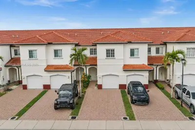 3530 NW 29th Ct, Lauderdale Lakes: photo 1 of 23