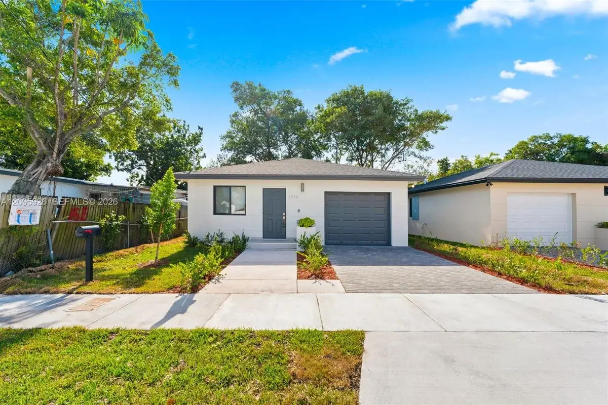 1556 NW 68th Ter, Miami: photo 1 of 11