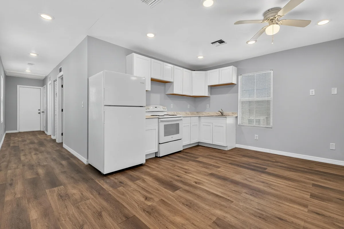 639 6th St, West Palm Beach: photo 1 of 16