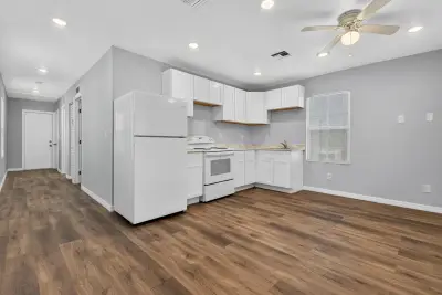 639 6th St, West Palm Beach: photo 1 of 16