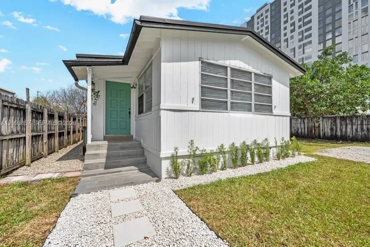 625 SW 110th Ave, Sweetwater: photo 1 of 24