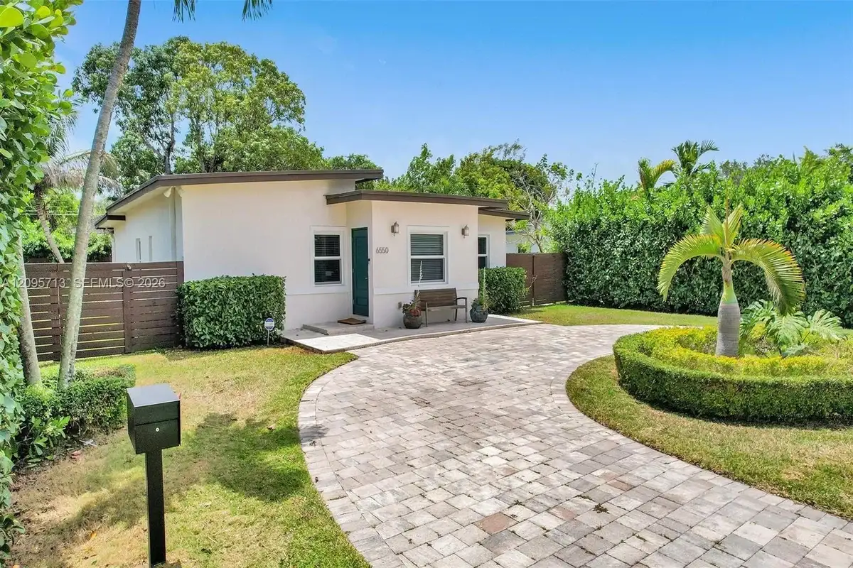 6550 SW 52nd Ter, South Miami: photo 1 of 42