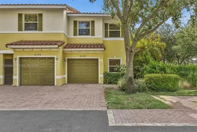 3102 NW 24th Way, Oakland Park: photo 1 of 19