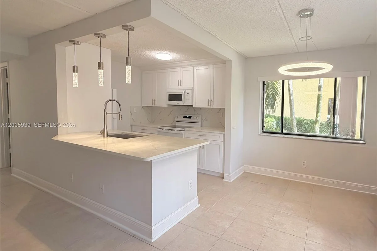 110 Meadows Cir, Boynton Beach: photo 1 of 30
