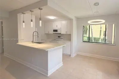 110 Meadows Cir, Boynton Beach: photo 1 of 30