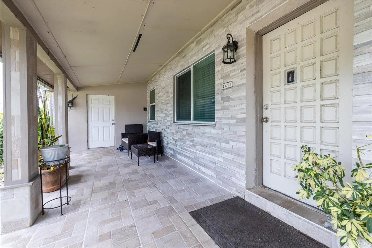 1412 SW 3rd St, Delray Beach: photo 1 of 27