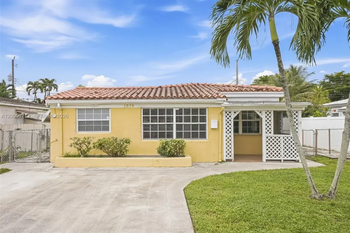 1379 NE 178th St, North Miami Beach: photo 1 of 15