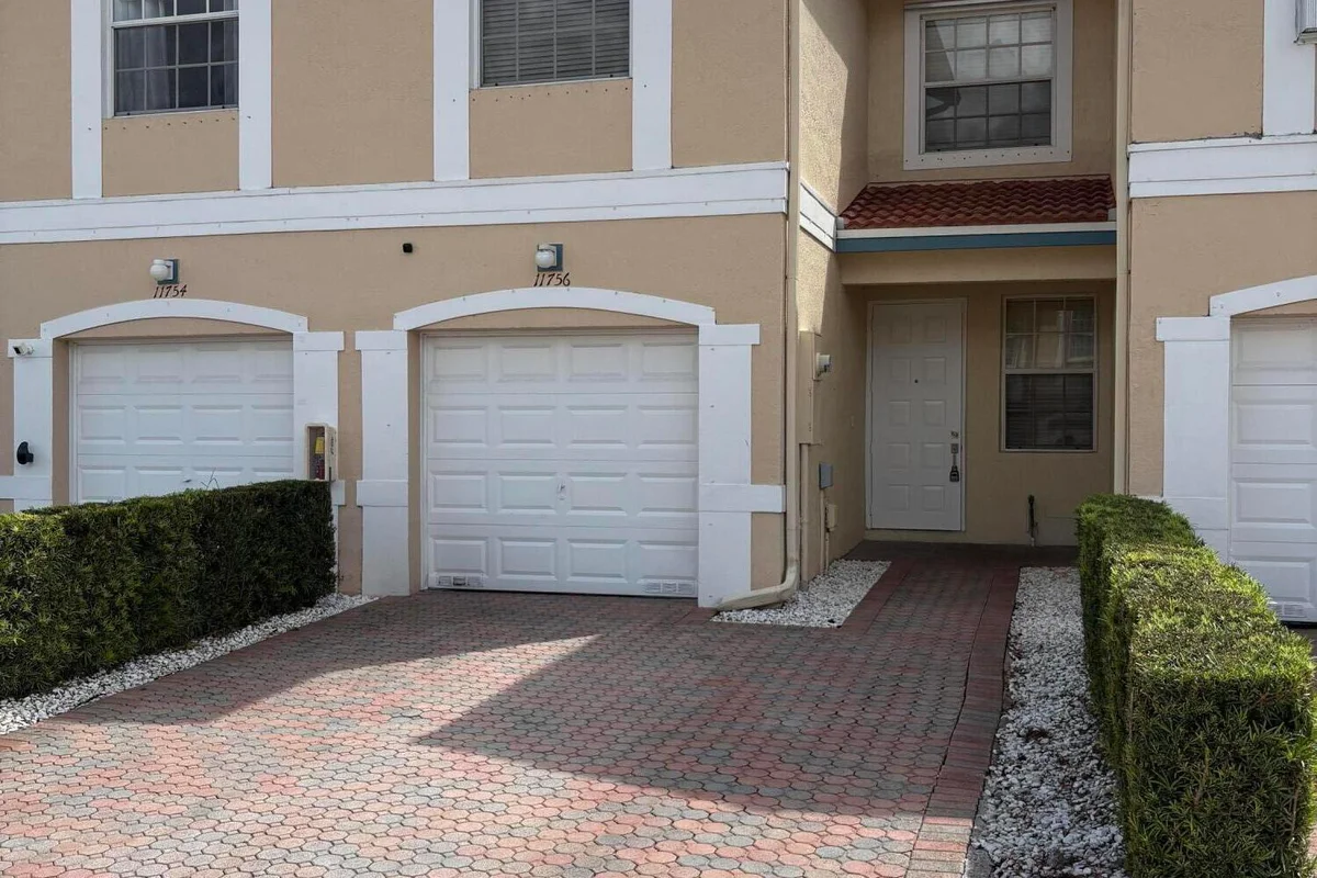 11756 NW 47th Dr, Coral Springs: photo 1 of 25