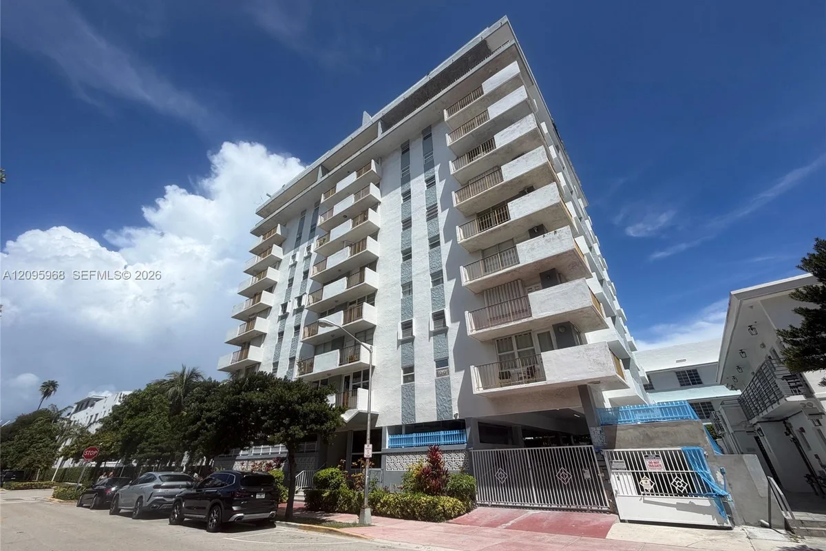 245 18th St #805, Miami Beach: photo 1 of 40