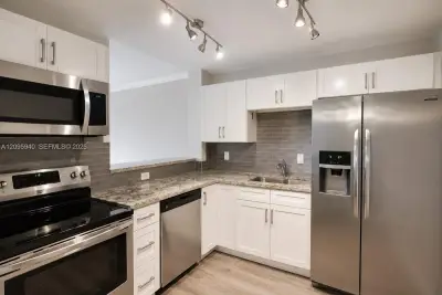 1881 Middle River Dr #604, Fort Lauderdale: photo 1 of 16