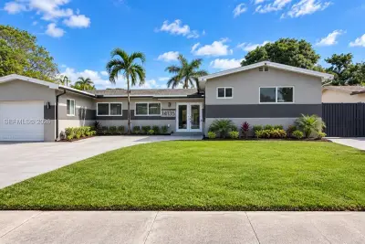14135 NW 17th Ave, Miami: photo 1 of 2