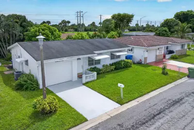 1010 NW 72nd Ter, Margate: photo 1 of 29