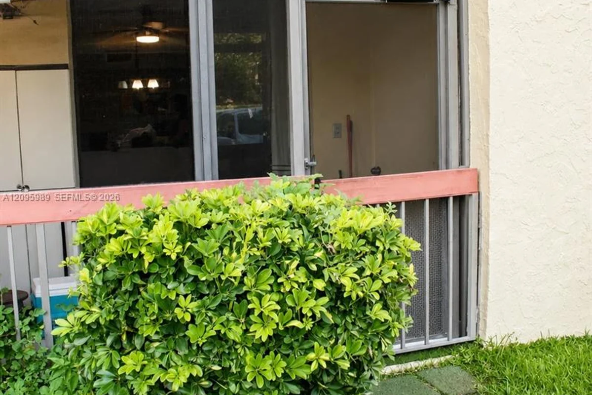 Condo in Deerfield Beach: photo 1 of 27
