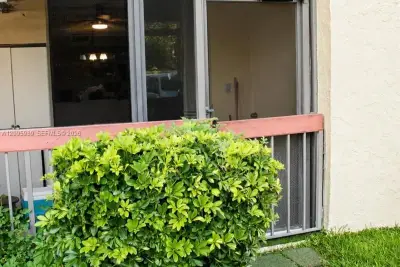 Condo in Deerfield Beach: photo 1 of 27
