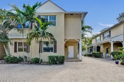 1212 W Las Olas Blvd, Fort Lauderdale: photo 1 of 46