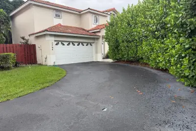 5764 NW 98th Ct, Doral: photo 1 of 22