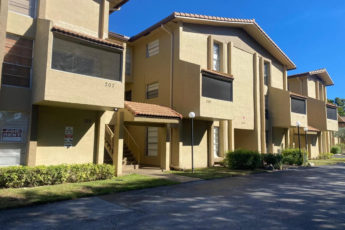 11101 Royal Palm Blvd #107, Coral Springs: photo 1 of 6
