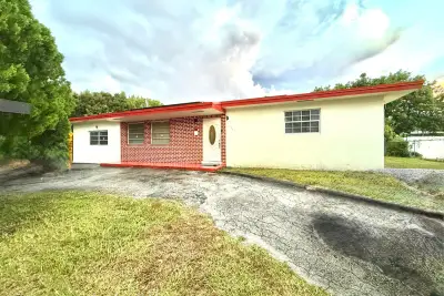 19031 NW 12th Ave, Miami Gardens: photo 1 of 8