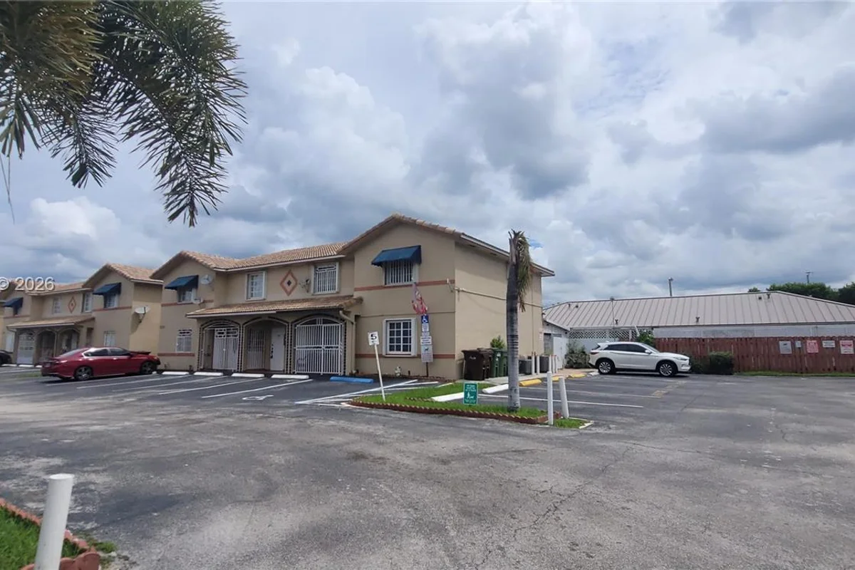 3254 W 70th St #201, Hialeah: photo 1 of 17