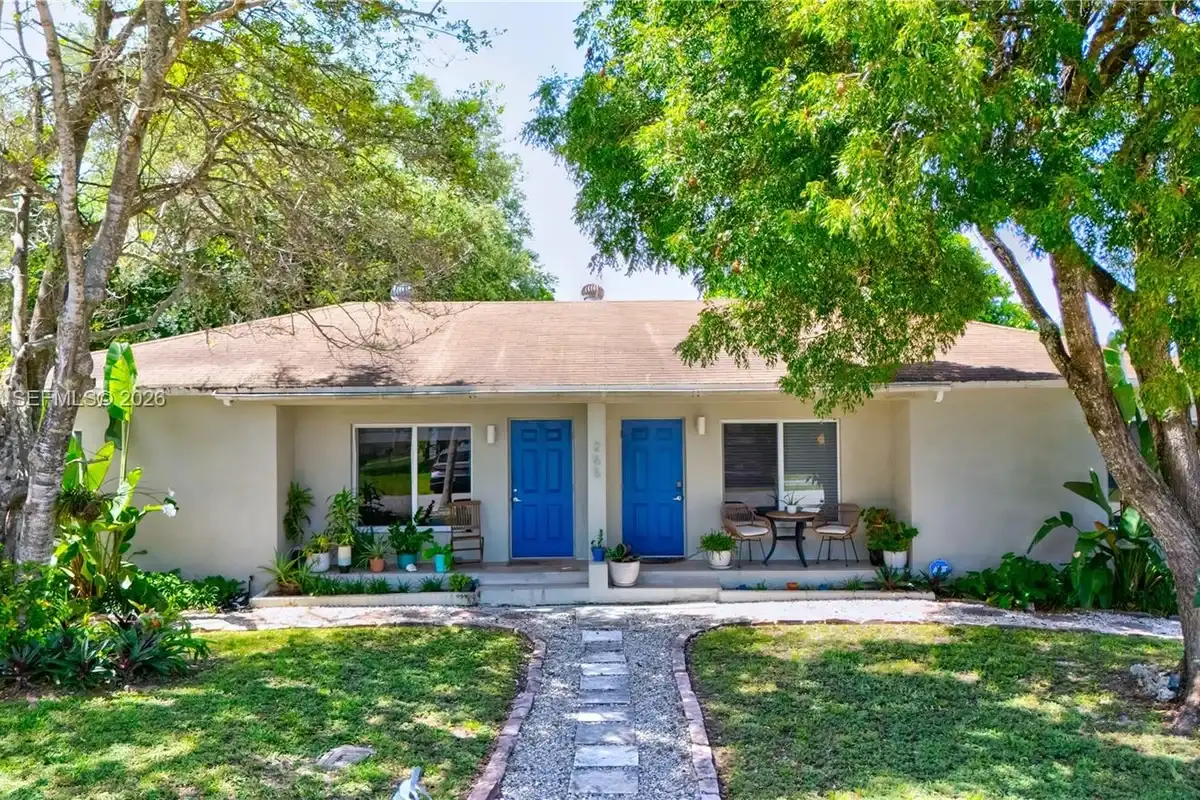 265 NE 116th St, Miami: photo 1 of 42