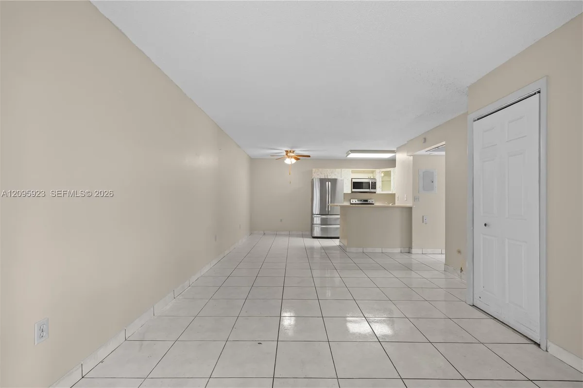 15619 SW 73rd Cir Ter #10-9, Miami: photo 1 of 12