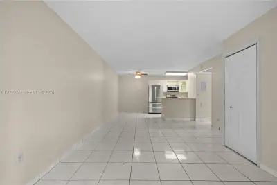 15619 SW 73rd Cir Ter #10-9, Miami: photo 1 of 12