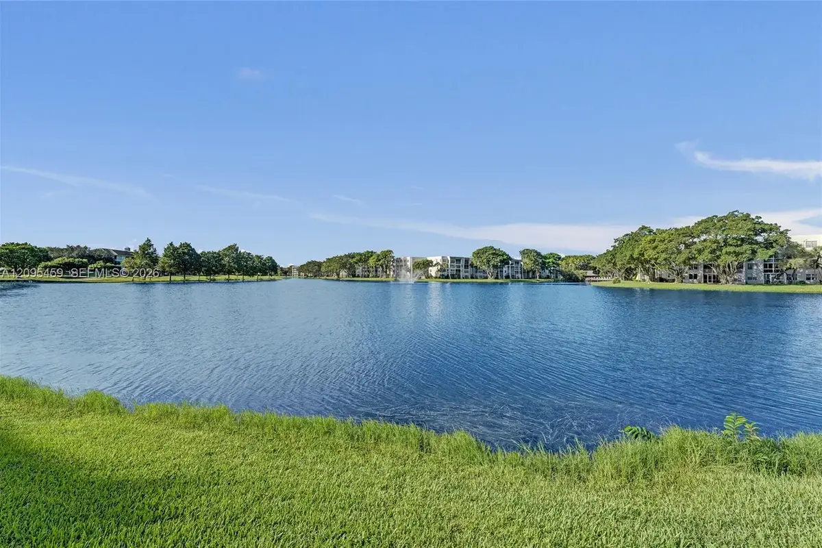 1522 Whitehall Dr #106, Davie: photo 1 of 45