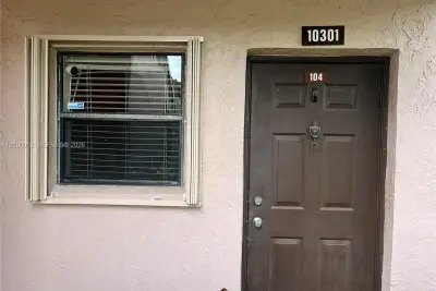 10301 NW 11th St #104, Pembroke Pines: photo 1 of 19