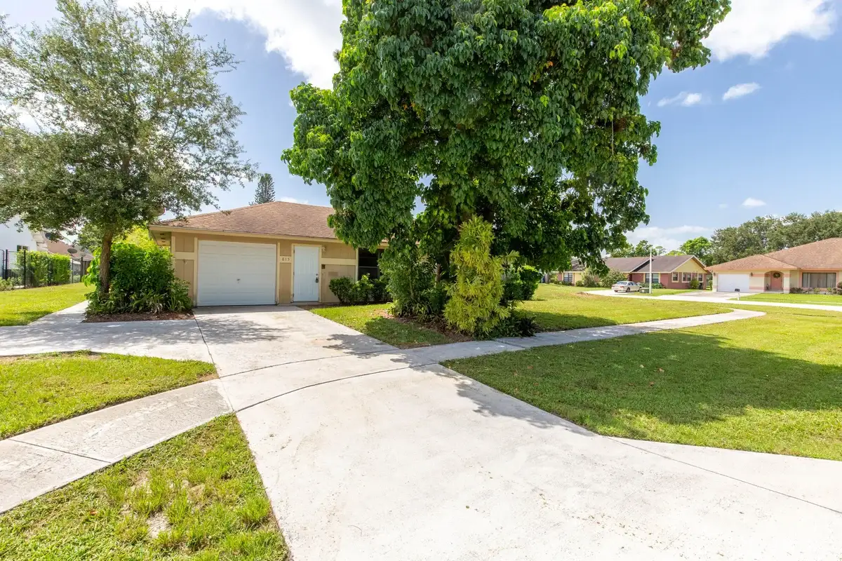 815 Peppertree Ct, Wellington: photo 1 of 12