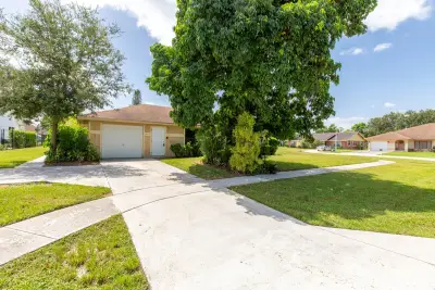 815 Peppertree Ct, Wellington: photo 1 of 12