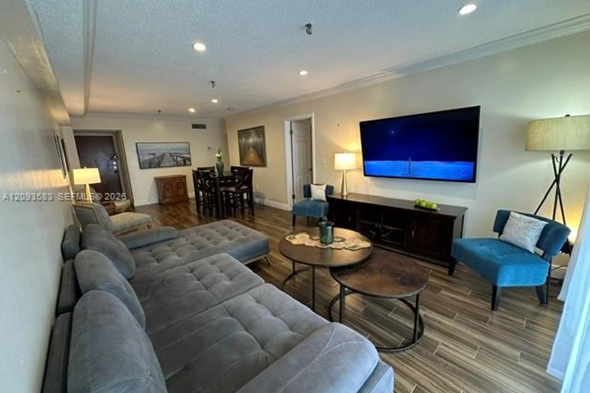 201 180th Dr #306, Sunny Isles Beach: photo 1 of 12
