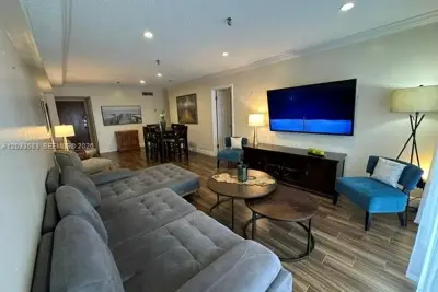201 180th Dr #306, Sunny Isles Beach: photo 1 of 12