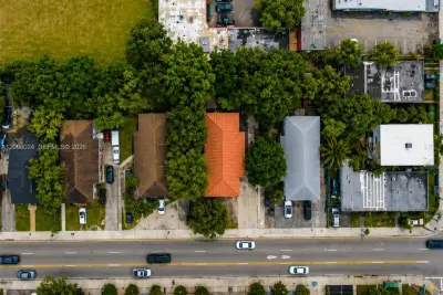 960 SW 7 St, Miami: photo 1 of 8