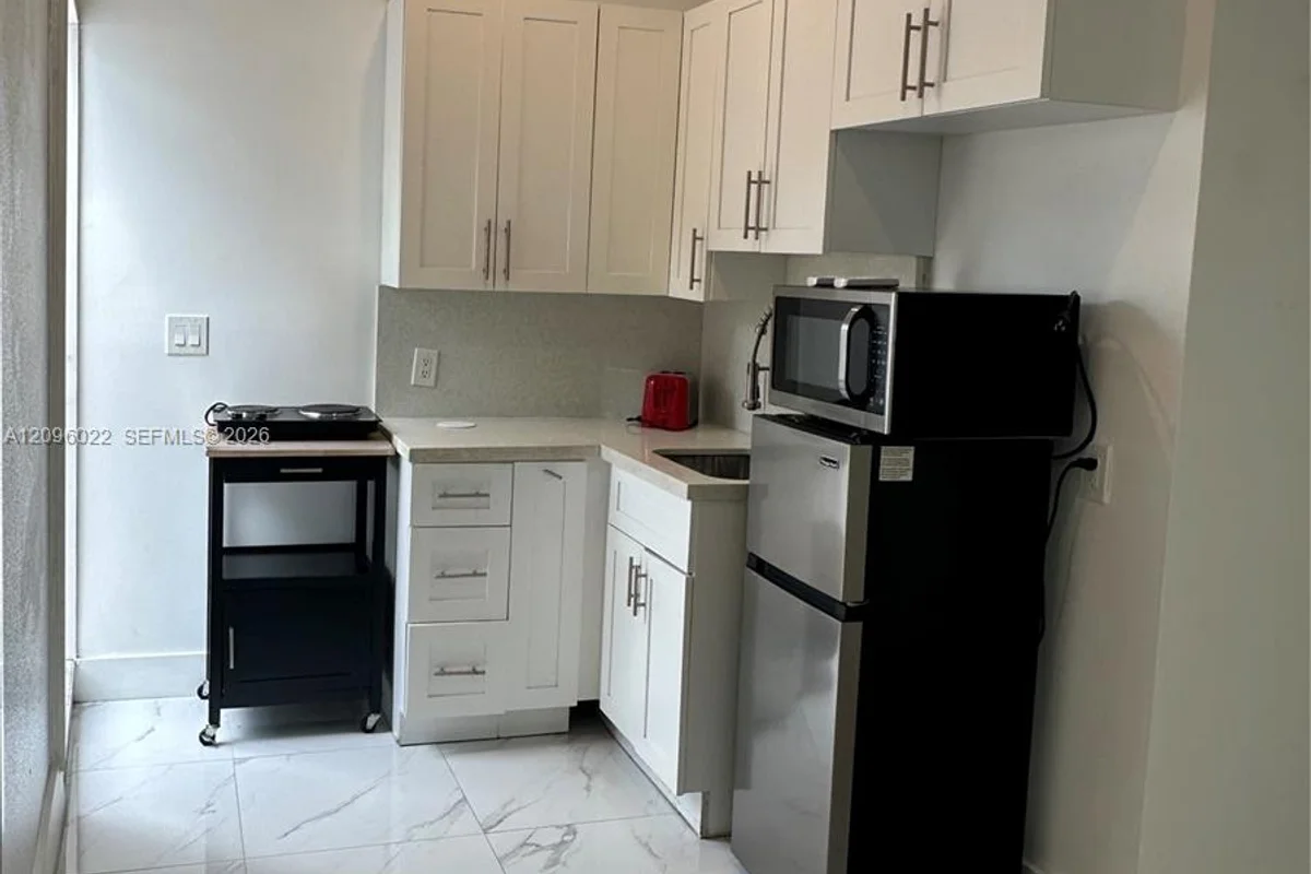 2775 SW 1st St #2, Miami: photo 1 of 8