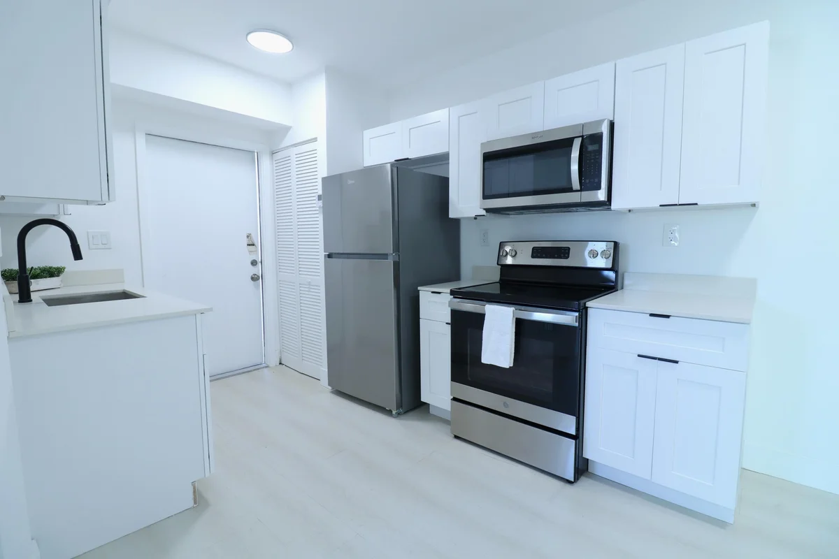 1814 NW 2nd Ct #3, Miami: photo 1 of 8