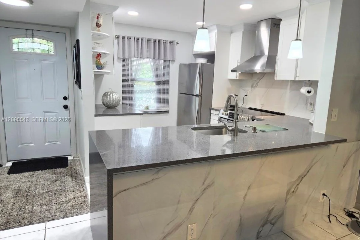 7205 NW 4th Pl #106, Margate: photo 1 of 19